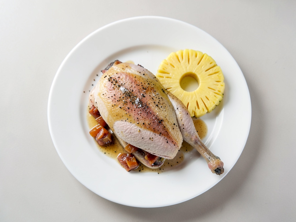 Petto d'anatra croccante con salsa dolce-acida all'ananas e peperone