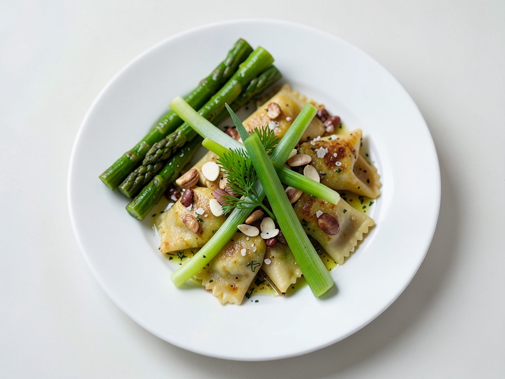 Ravioli con asparagi verdi saltati, olio di prezzemolo e mandorle salate